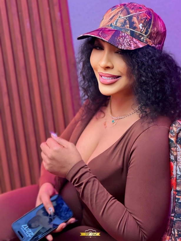 Viviane Chidid lance son “Décembre Tour” entre Dakar, l’Europe et la Gambie