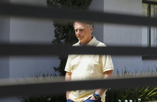 Brésil : l’ex-président Bolsonaro entame ses 27 ans de réclusion après sa condamnation pour tentative de coup d’État Brésil : l’ex-président Bolsonaro entame ses 27 ans de réclusion après sa condamnation pour tentative de coup d’État