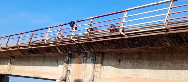 Casamance : nouvelles images du pont Émile Badiane prises ce samedi 29 novembre lors de la déclaration du collectif “L’HEURE EST GRAVE”. Casamance : nouvelles images du pont Émile Badiane prises ce samedi 29 novembre lors de la déclaration du collectif “L’HEURE EST GRAVE”.