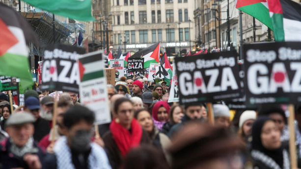 Londres et Paris : forte mobilisation en soutien au peuple palestinien Londres et Paris : forte mobilisation en soutien au peuple palestinien