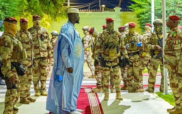 Transition guinéenne : Doumbouya silencieux, mais déterminé à conserver le pouvoir Transition guinéenne : Doumbouya silencieux, mais déterminé à conserver le pouvoir