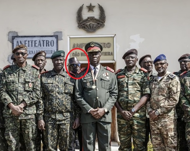 Guinée-Bissau : qui est le mystérieux homme au chapeau aperçu aux côtés des putschistes ? Guinée-Bissau : qui est le mystérieux homme au chapeau aperçu aux côtés des putschistes ?