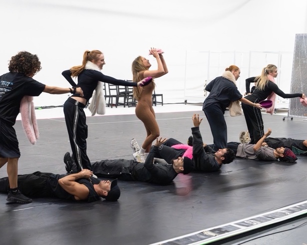  Jennifer Lopez excite ses fans : « Préparez-vous, le show arrive dans 26 jours