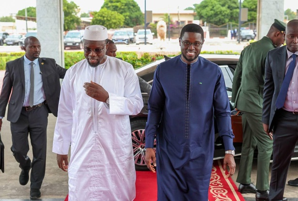 Départ du Président pour Abidjan : Diomaye et Sonko côte à côte, la thèse du conflit politique s’effrite Départ du Président pour Abidjan : Diomaye et Sonko côte à côte, la thèse du conflit politique s’effrite