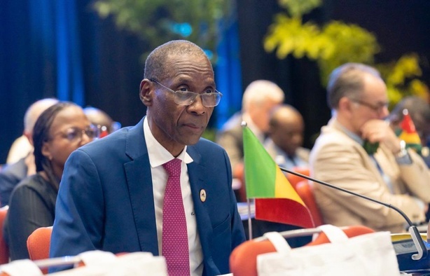 Bourses au Canada : le gouvernement met en garde contre un faux communiqué circulant sur les réseaux Bourses au Canada : le gouvernement met en garde contre un faux communiqué circulant sur les réseaux