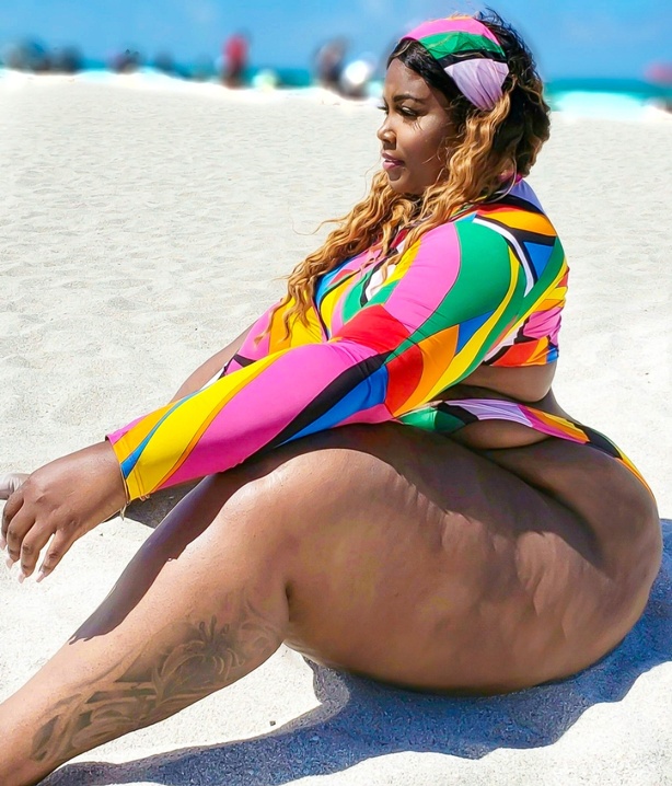 Critiquée sur ses photos, Chrisy Chris oppose la sérénité et l’acceptation de soi Critiquée sur ses photos, Chrisy Chris oppose la sérénité et l’acceptation de soi