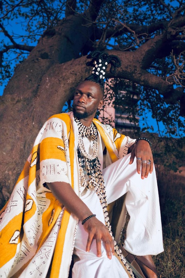 LEBA, entre racines joola et rap moderne : le parcours d’un artiste en pleine ascension (PORTRAIT)