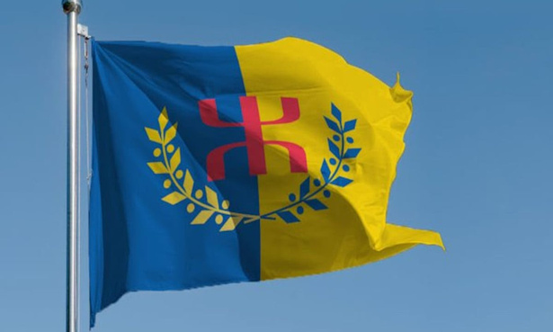 À Paris, le MAK proclame l’indépendance de la « République fédérale de Kabylie » À Paris, le MAK proclame l’indépendance de la « République fédérale de Kabylie »