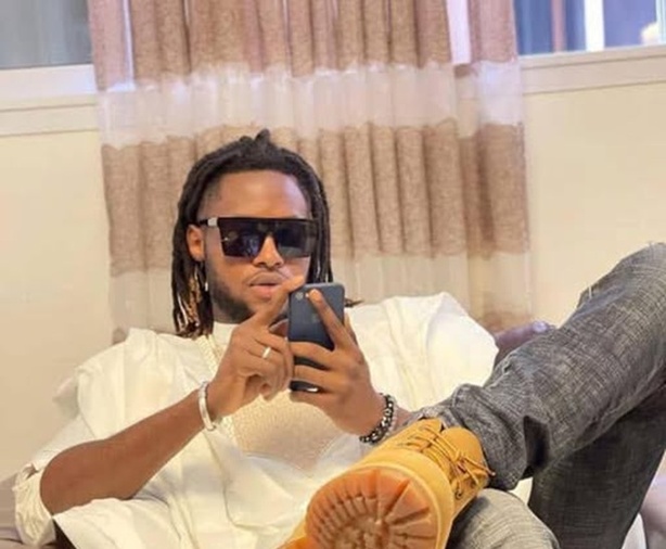 Gloire, fragilités et dérive : l’affaire Amadou Bia Sow secoue le showbiz Gloire, fragilités et dérive : l’affaire Amadou Bia Sow secoue le showbiz