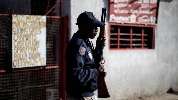 Afrique du Sud : des hommes armés attaquent un bar et tuent neuf personnes