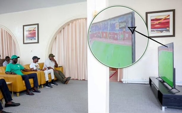 Sénégal–Botswana : Diomaye Faye critiqué pour avoir suivi le match sur Canal+ Sénégal–Botswana : Diomaye Faye critiqué pour avoir suivi le match sur Canal+