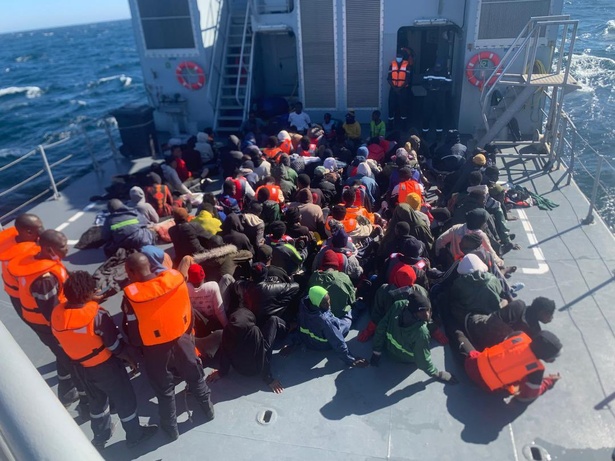 Dakar : 93 candidats à l’émigration irrégulière sauvés par la Marine nationale