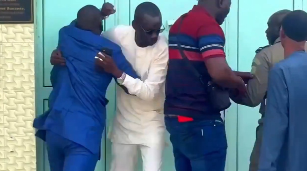 Incident devant le Pavillon spécial : un proche de Farba Ngom convoqué à la gendarmerie Incident devant le Pavillon spécial : un proche de Farba Ngom convoqué à la gendarmerie