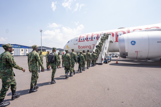 Armée : Le Rwanda déploie des ingénieurs militaires en Jamaïque pour la reconstruction...