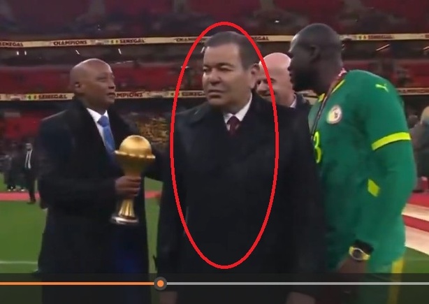 CAN 2025 : le geste jugé inélégant du prince lors de la remise du trophée (vidéo) CAN 2025 : le geste jugé inélégant du prince lors de la remise du trophée (vidéo)