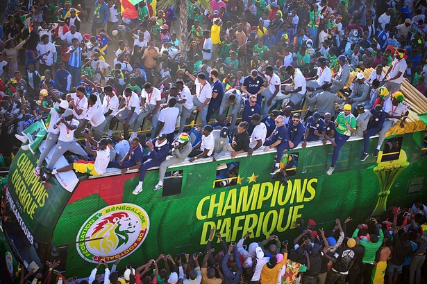 CAN-2025 : le Sénégal célèbre ses héros, Dakar submergée par la ferveur populaire