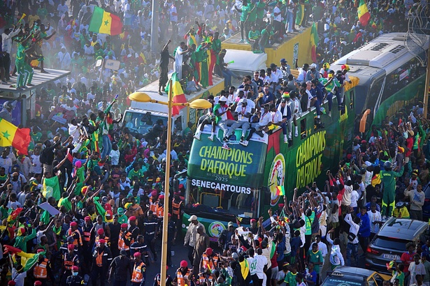 CAN-2025 : le Sénégal célèbre ses héros, Dakar submergée par la ferveur populaire