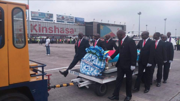 Arrivée de la dépouille de Papa Wemba à Kinshasa