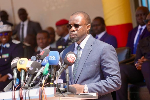 Face aux policiers, Ousmane Sonko fustige la gestion de Macky Sall