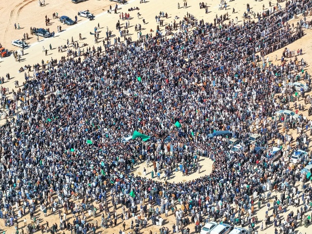 Funérailles du siècle : le peuple libyen défie l’ordre imposé et ressuscite l’héritage kadhafiste Funérailles du siècle : le peuple libyen défie l’ordre imposé et ressuscite l’héritage kadhafiste
