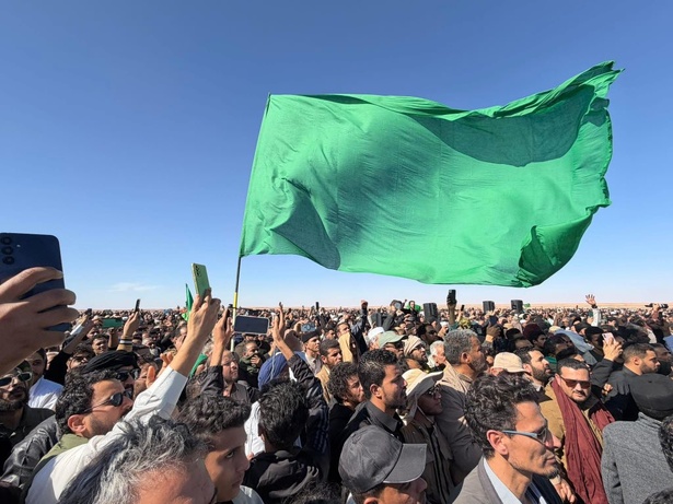 Funérailles du siècle : le peuple libyen défie l’ordre imposé et ressuscite l’héritage kadhafiste Funérailles du siècle : le peuple libyen défie l’ordre imposé et ressuscite l’héritage kadhafiste