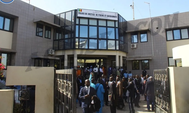 Justice : Pape Cheikh Diallo et Djiby Dramé déférés au tribunal sous escorte du GIGN Justice : Pape Cheikh Diallo et Djiby Dramé déférés au tribunal sous escorte du GIGN