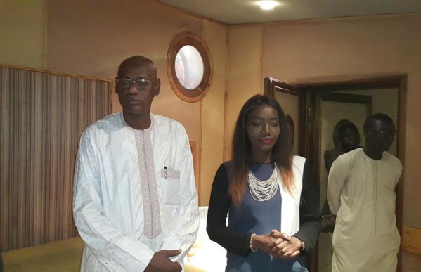 Youssou Touré  dans les locaux de la radio  « FEM FM »