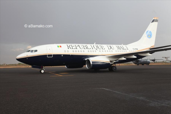 Confusion au tour de l’avion du Président Amadou Toumany Touré Confusion au tour de l’avion du Président Amadou Toumany Touré