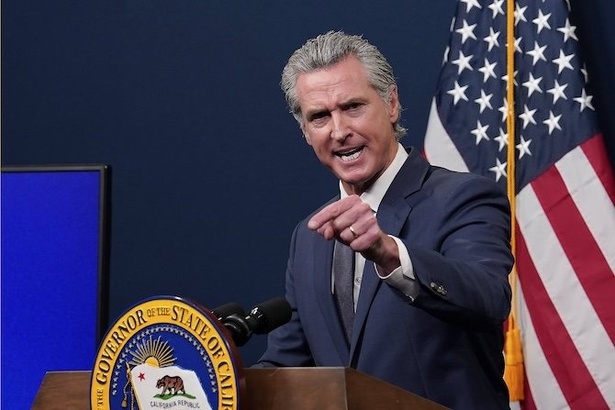 Après la décision de la Cour suprême, Newsom somme Trump de « rendre l’argent » Après la décision de la Cour suprême, Newsom somme Trump de « rendre l’argent »