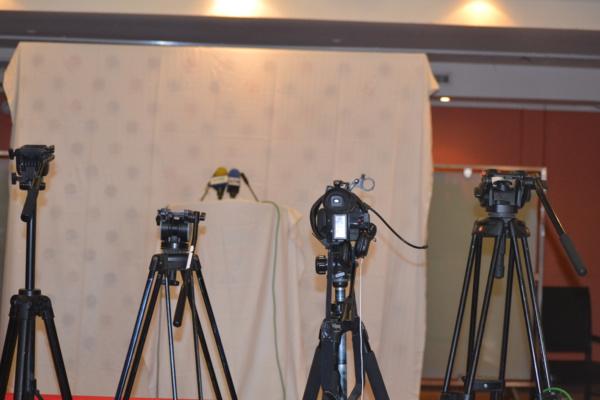 En directe de la conférence de presse de l'ancien premier ministre Abdoul Mbaye En directe de la conférence de presse de l'ancien premier ministre Abdoul Mbaye