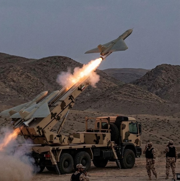 Guerre au Moyen-Orient : Des missiles iraniens explosent à Tel-Aviv !!! Guerre au Moyen-Orient : Des missiles iraniens explosent à Tel-Aviv !!!