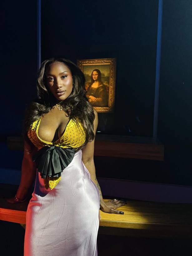 Aya Nakamura, reine des clips viraux et des scènes mondiales