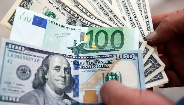 Conflit au Moyen Orient : Le dollar profite de la guerre et s’envole face à l’euro en pleine