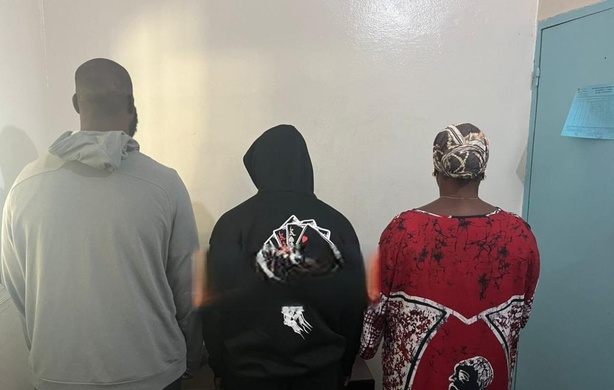 Dakar : une femme mariée et ses deux amants déférés au parquet Dakar : une femme mariée et ses deux amants déférés au parquet