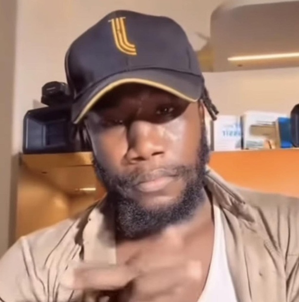 « Je ne suis pas à ma place ici » : Azoura dénonce un internement psychiatrique « injustifié » « Je ne suis pas à ma place ici » : Azoura dénonce un internement psychiatrique « injustifié »