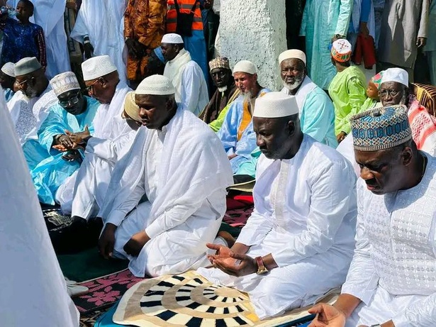 Bissau : le général Horta N’Tam prie avec les fidèles pour l’Aïd el-Fitr Bissau : le général Horta N’Tam prie avec les fidèles pour l’Aïd el-Fitr