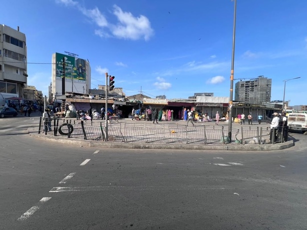 Dakar : le ministre de l'intérieur, Me Bamba Cissé félicite les commerçants de Petersen pour leur civisme Dakar : le ministre de l'intérieur, Me Bamba Cissé félicite les commerçants de Petersen pour leur civisme