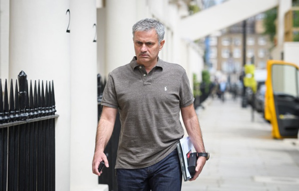 Urgent: José Mourinho nouvel entraîneur de Manchester United Urgent: José Mourinho nouvel entraîneur de Manchester United