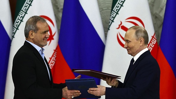 La Russie fournirait des renseignements à l’Iran pour « tuer des Américains », selon l’UE