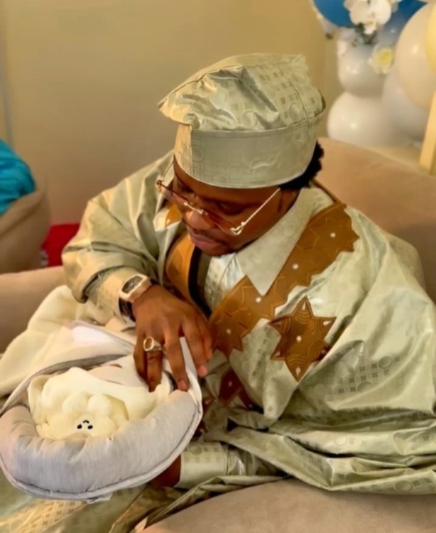 Dubaï : Sheikh RoiKara célèbre la naissance de son fils et confirme son rôle de leader familial et économique Dubaï : Sheikh RoiKara célèbre la naissance de son fils et confirme son rôle de leader familial et économique