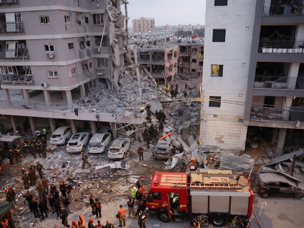 Israël : un missile iranien détruit un immeuble à Haïfa, trois personnes portées disparues Israël : un missile iranien détruit un immeuble à Haïfa, trois personnes portées disparues