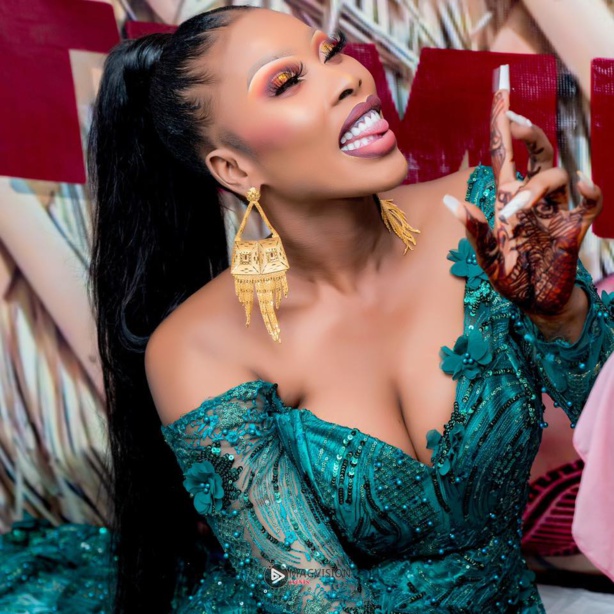 Vidéo : Nabou Dash révèle comment elle a dépouillé un milliardaire sénégalais Vidéo : Nabou Dash révèle comment elle a dépouillé un milliardaire sénégalais