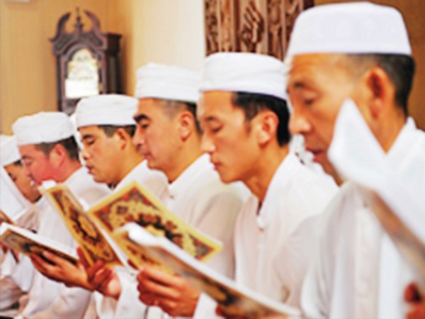Pour Allah, la Chine et Marx : Le « mix théologique » des jeunes imams de Chine Pour Allah, la Chine et Marx : Le « mix théologique » des jeunes imams de Chine