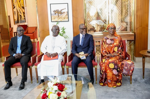 Palais : Diomaye a reçu une délégation du PDS Palais : Diomaye a reçu une délégation du PDS