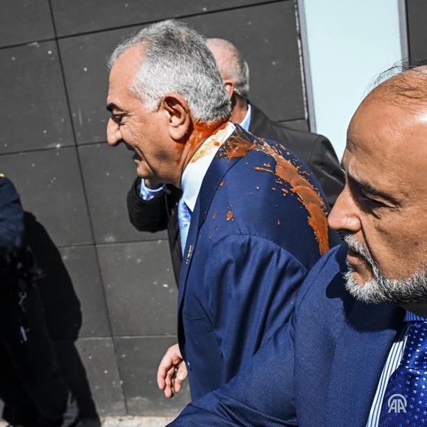 Allemagne : Reza Pahlavi chahuté par des partisans du régime iranien Allemagne : Reza Pahlavi chahuté par des partisans du régime iranien