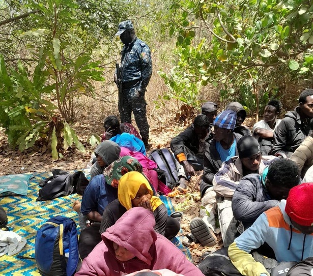 Lutte contre l’émigration irrégulière : interpellation de 42 candidats à Niafrang Lutte contre l’émigration irrégulière : interpellation de 42 candidats à Niafrang