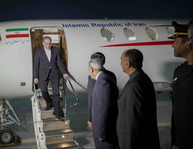 Moyen-Orient: le chef de la diplomatie iranienne est arrivé à Islamabad pour des pourparlers Moyen-Orient: le chef de la diplomatie iranienne est arrivé à Islamabad pour des pourparlers