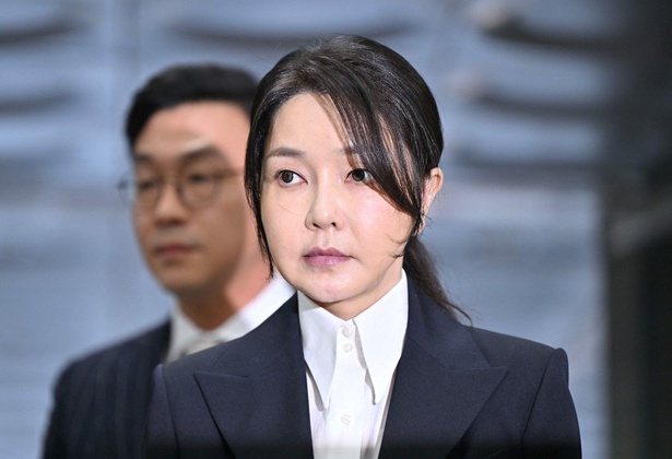 Corée du Sud: l'ex-première dame Kim Keon Hee condamnée à quatre ans de prison en appel Corée du Sud: l'ex-première dame Kim Keon Hee condamnée à quatre ans de prison en appel