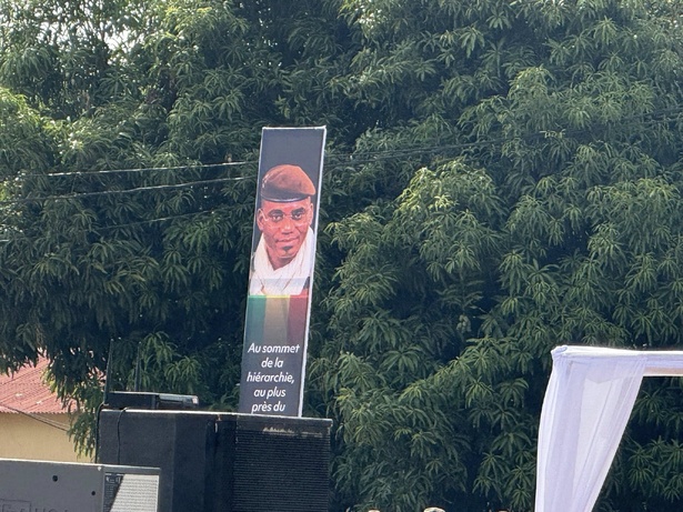 « C’est en étant sur sa natte de prière de fajr que le général Sadio Camara a été attaqué chez lui », selon le général Ali Boi Diarra « C’est en étant sur sa natte de prière de fajr que le général Sadio Camara a été attaqué chez lui », selon le général Ali Boi Diarra