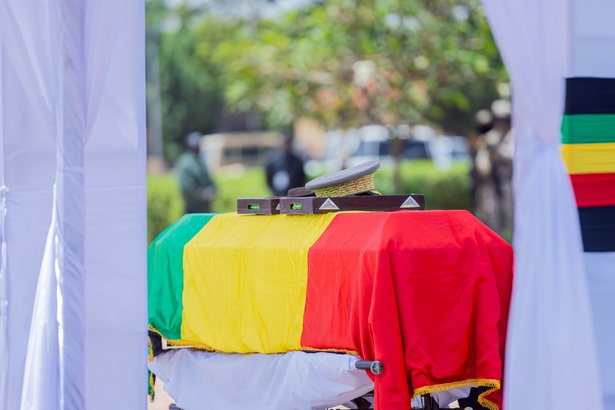 Mali : Assimi Goïta préside les funérailles nationales de Sadio Camara